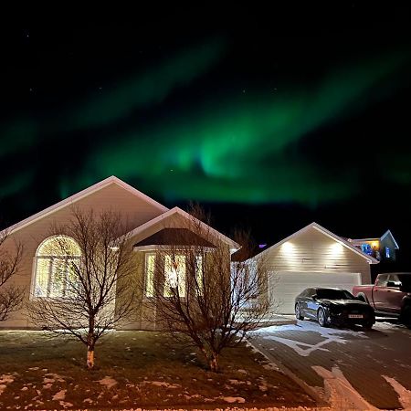 4-Bedroom Villa With Private Gym And Hot-Tub Reykjavík Kültér fotó
