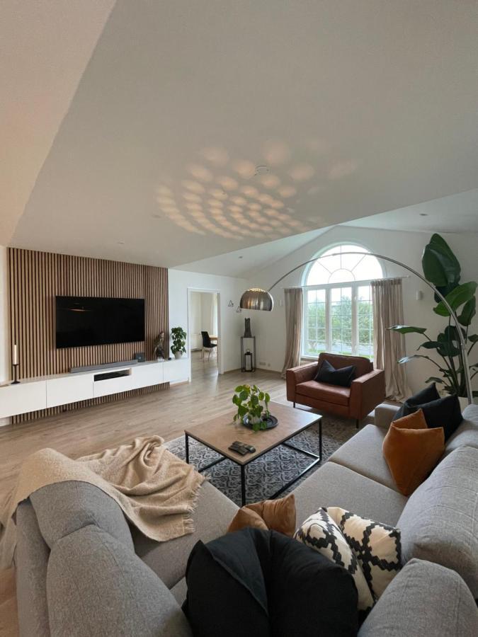 4-Bedroom Villa With Private Gym And Hot-Tub Reykjavík Kültér fotó