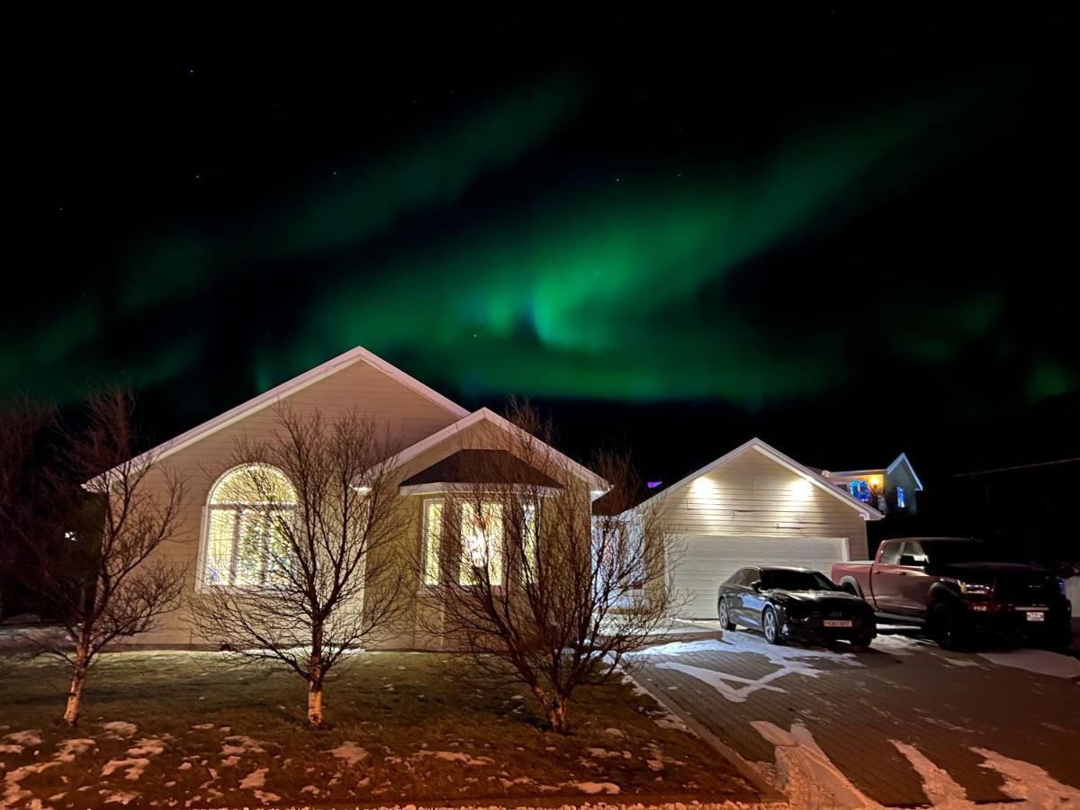 4-Bedroom Villa With Private Gym And Hot-Tub Reykjavík Kültér fotó
