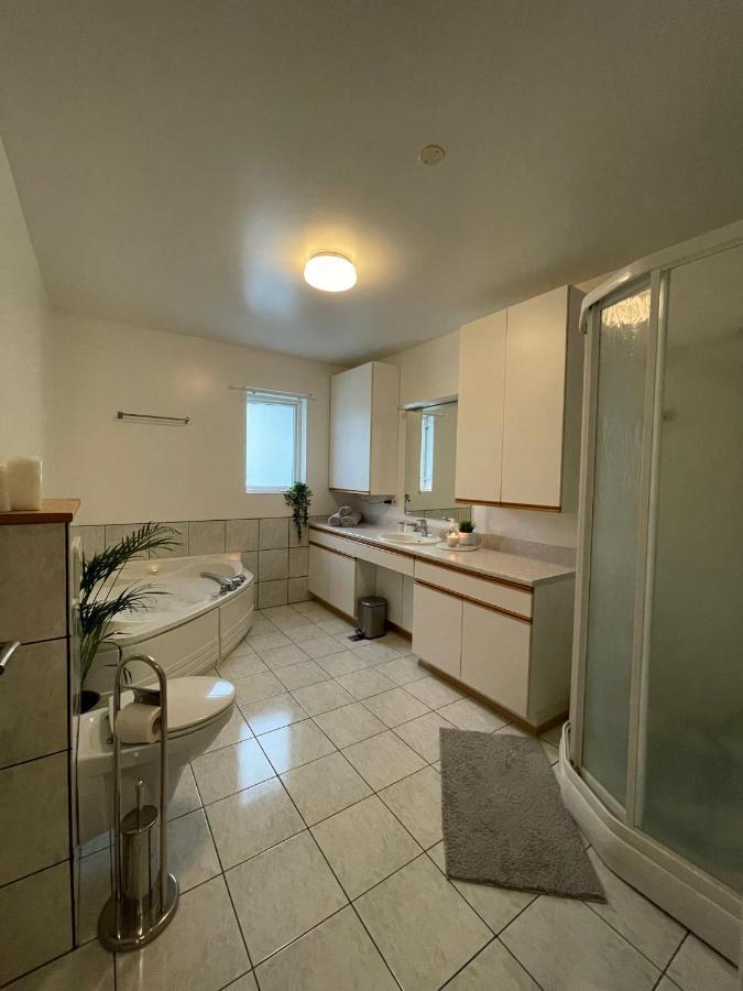 4-Bedroom Villa With Private Gym And Hot-Tub Reykjavík Kültér fotó